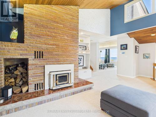 147 Goderich Street, Kincardine, ON - Indoor Photo Showing Living Room With Fireplace