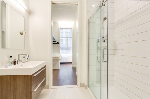 Master Bathroom - 210-1155 Rue De La Montagne, Montréal (Ville-Marie), QC - Indoor Photo Showing Bathroom