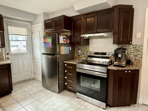 Cuisine - 4910 Boul. Notre-Dame, Laval (Chomedey), QC - Indoor Photo Showing Kitchen