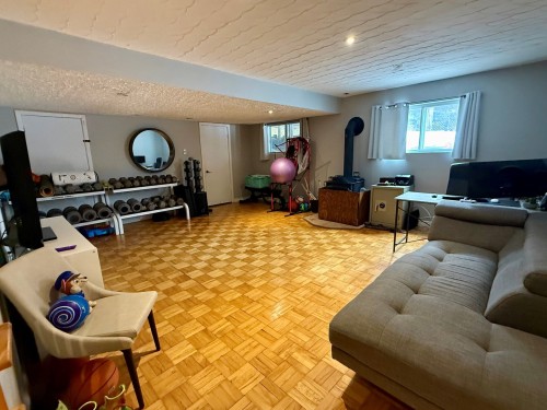 Salle de jeux - 4910 Boul. Notre-Dame, Laval (Chomedey), QC - Indoor