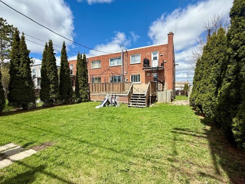 Cour - 4910 Boul. Notre-Dame, Laval (Chomedey), QC - Outdoor