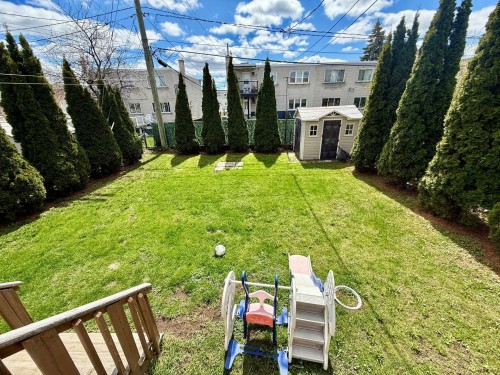 Cour - 4910 Boul. Notre-Dame, Laval (Chomedey), QC - Outdoor
