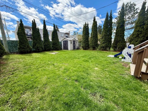 Cour - 4910 Boul. Notre-Dame, Laval (Chomedey), QC - Outdoor