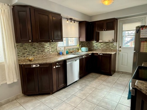 Cuisine - 4910 Boul. Notre-Dame, Laval (Chomedey), QC - Indoor Photo Showing Kitchen With Double Sink