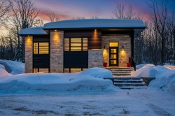 607 Ch. du Lac-Bertrand  Saint-Hippolyte, QC J8A 1C4