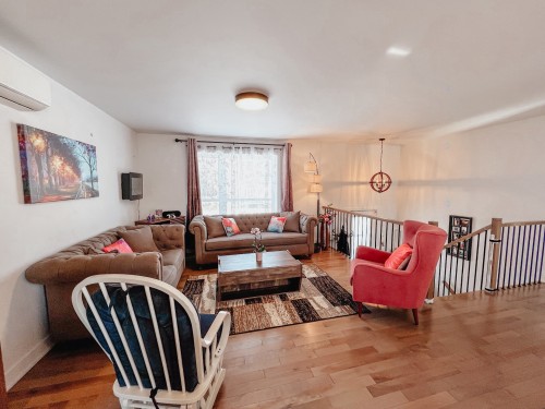 Salon - 12 Rue Roger, Saint-Philippe, QC - Indoor Photo Showing Living Room