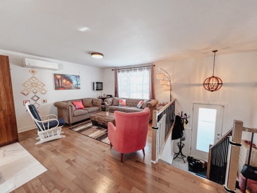 Salon - 12 Rue Roger, Saint-Philippe, QC - Indoor Photo Showing Living Room