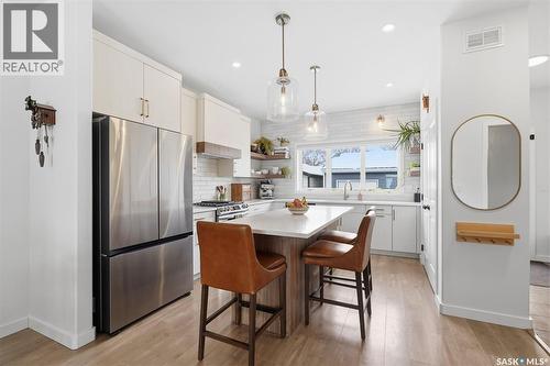 1041 4Th Street E, Saskatoon, SK - Indoor Photo Showing Kitchen With Stainless Steel Kitchen With Upgraded Kitchen