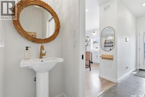 1041 4Th Street E, Saskatoon, SK - Indoor Photo Showing Bathroom