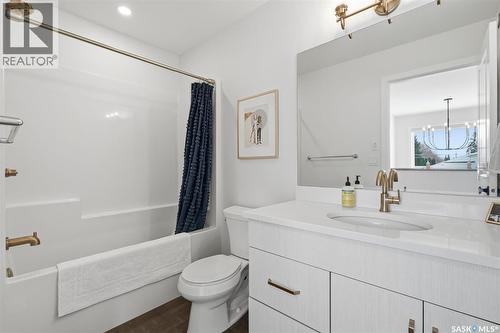 1041 4Th Street E, Saskatoon, SK - Indoor Photo Showing Bathroom