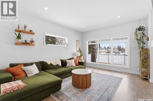 1041 4Th Street E, Saskatoon, SK - Indoor Photo Showing Living Room