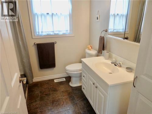 562 Beach Boulevard, Hamilton, ON - Indoor Photo Showing Bathroom