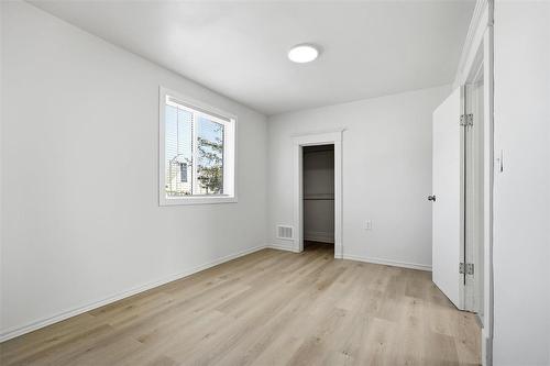 380 Tweed Avenue, Winnipeg, MB - Indoor Photo Showing Other Room