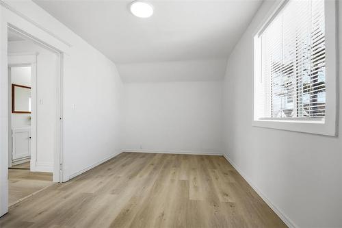 380 Tweed Avenue, Winnipeg, MB - Indoor Photo Showing Other Room