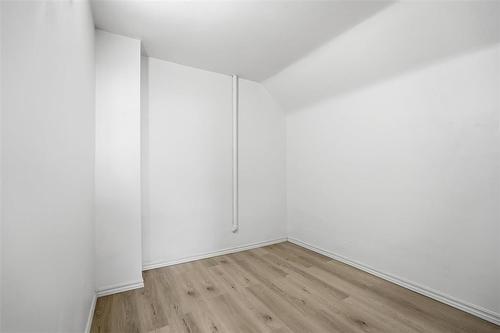 380 Tweed Avenue, Winnipeg, MB - Indoor Photo Showing Other Room