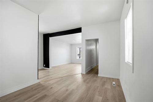 380 Tweed Avenue, Winnipeg, MB - Indoor Photo Showing Other Room