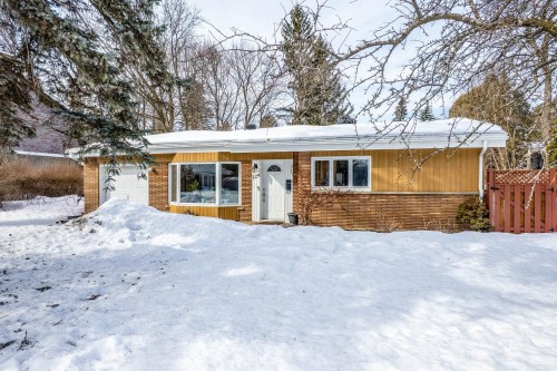129 Flamingo Drive  Beaconsfield, QC H9W 2T3