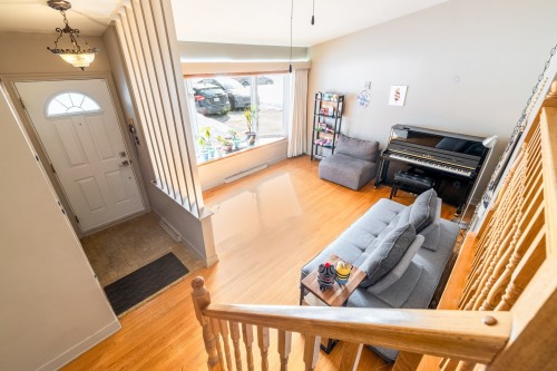Salon - 129 Flamingo Drive, Beaconsfield, QC - Indoor Photo Showing Other Room