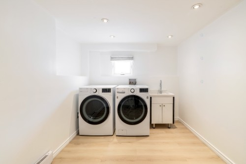Salle de lavage - 129 Flamingo Drive, Beaconsfield, QC - Indoor Photo Showing Laundry Room