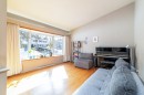 Salon - 129 Flamingo Drive, Beaconsfield, QC  - Indoor 