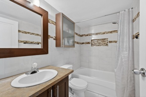 Salle de bains - 203-231 Rue Riverside, Saint-Lambert, QC - Indoor Photo Showing Bathroom