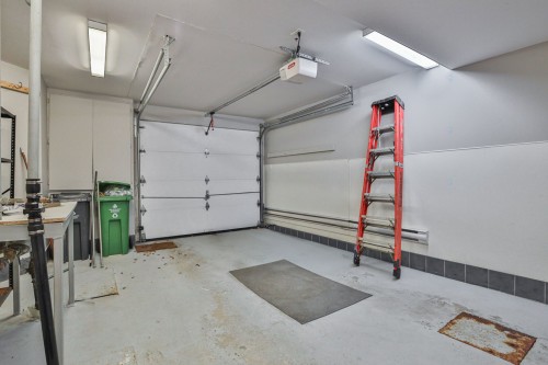 Garage - 2336 Rue Harriet-Quimby, Montréal (Saint-Laurent), QC - Indoor Photo Showing Garage