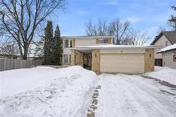 18 Edgemont DR  Winnipeg, MB R2J 3J1
