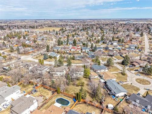 18 Edgemont Dr, Winnipeg, MB 