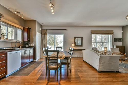 Cuisine - 97 Rue Des Merisiers, Saint-Sauveur, QC - Indoor