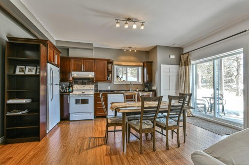 Cuisine - 97 Rue Des Merisiers, Saint-Sauveur, QC - Indoor