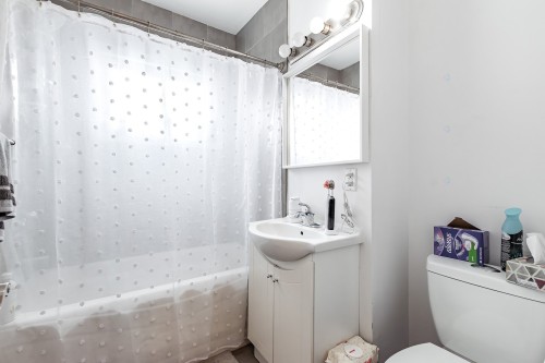 Bathroom - 5765  - 5767 Av. Fairside, Côte-Saint-Luc, QC - Indoor Photo Showing Bathroom
