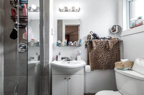 Bathroom - 5765  - 5767 Av. Fairside, Côte-Saint-Luc, QC - Indoor Photo Showing Bathroom