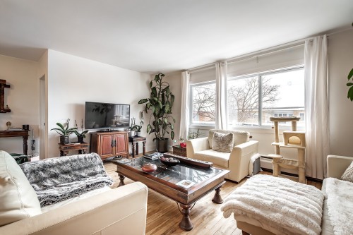Living Room - 5765  - 5767 Av. Fairside, Côte-Saint-Luc, QC - Indoor Photo Showing Living Room