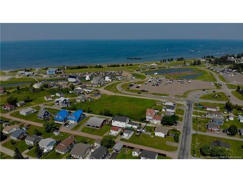 22 Beach St, Pointe-Du-Chêne, NB 