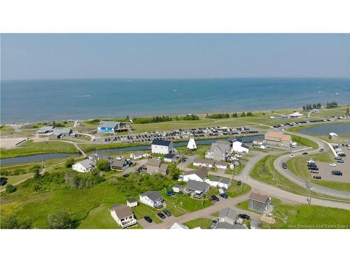 22 Beach St, Pointe-Du-Chêne, NB 