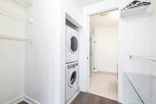 Closet - 1708-1155 Rue De La Montagne, Montréal (Ville-Marie), QC - Indoor Photo Showing Laundry Room