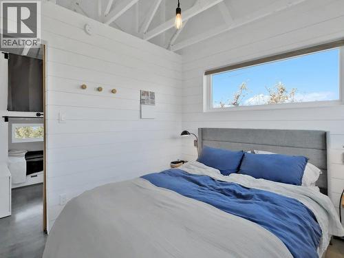 620 Boothe Road, Naramata, BC - Indoor Photo Showing Bedroom