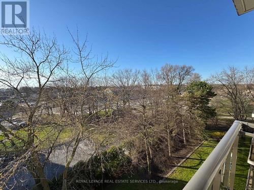 601 - 212 KERR STREET  Oakville, ON L6K 3B1