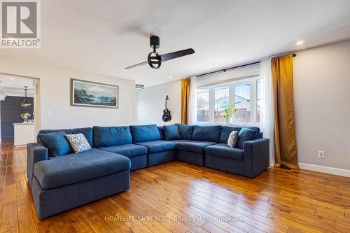 203 Montmorency Drive, Hamilton, ON - Indoor Photo Showing Living Room