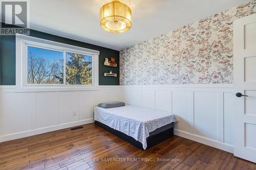 203 Montmorency Drive, Hamilton, ON - Indoor Photo Showing Bedroom