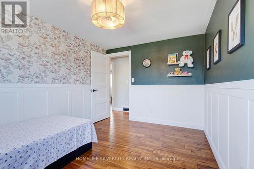 203 Montmorency Drive, Hamilton, ON - Indoor Photo Showing Bedroom