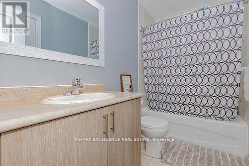 9 Hiscott Drive, Hamilton, ON - Indoor Photo Showing Bathroom