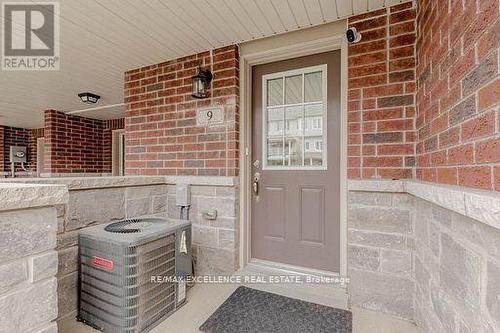 9 Hiscott Drive, Hamilton, ON - Outdoor