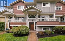 525 Heatherdale Lane  Saanich, BC V8Z 0A4