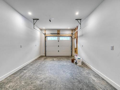 1437 Princess Crescent, Coldbrook, NS - Indoor Photo Showing Garage