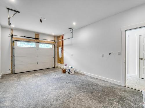 1437 Princess Crescent, Coldbrook, NS - Indoor Photo Showing Garage
