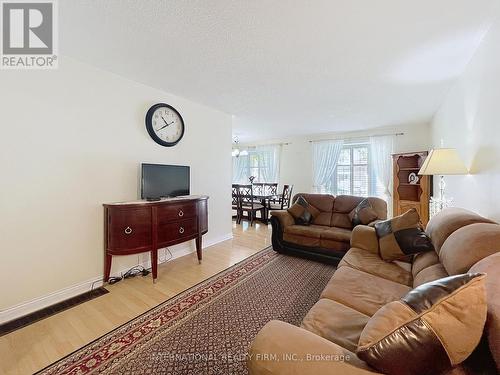3602 Dunrankin Drive, Mississauga, ON - Indoor Photo Showing Living Room
