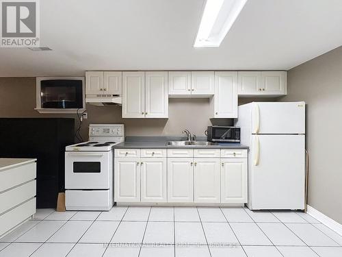 3602 Dunrankin Drive, Mississauga, ON - Indoor Photo Showing Kitchen With Double Sink