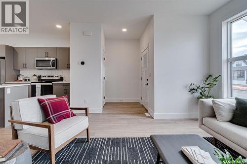 73 Rosewood Boulevard E, Saskatoon, SK - Indoor Photo Showing Living Room