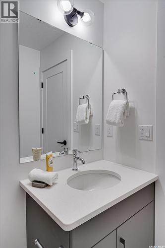 61 Rosewood Boulevard E, Saskatoon, SK - Indoor Photo Showing Bathroom